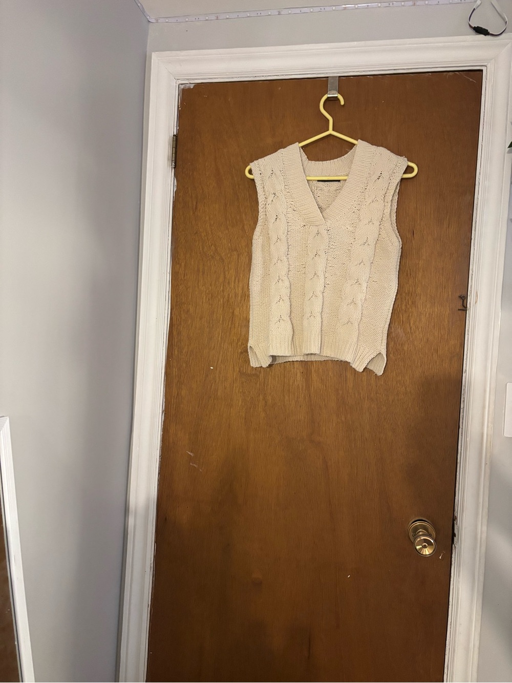 moon & madison Cream Cable-Knit V-Neck Sweater Vest